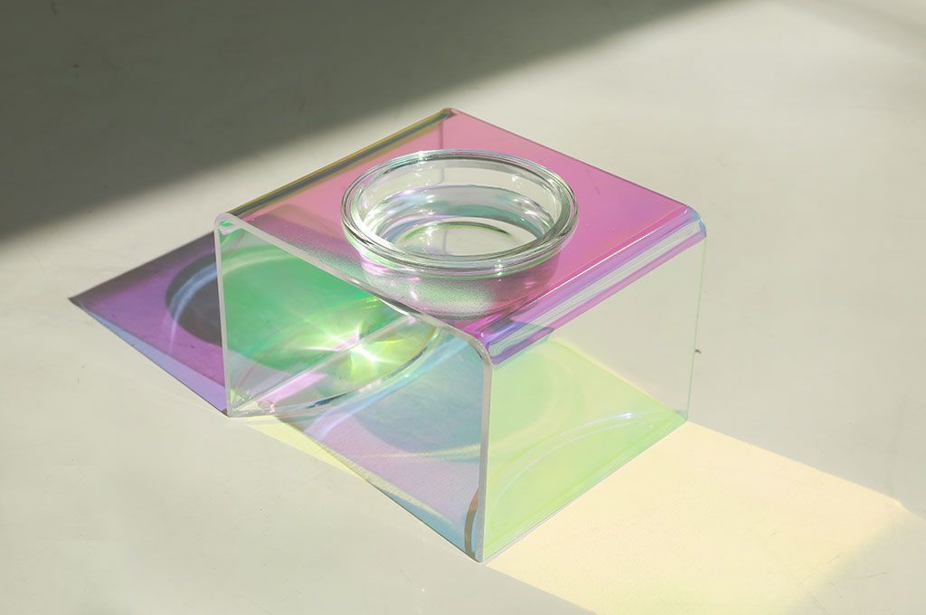 Holographic Elevated Feeding Table